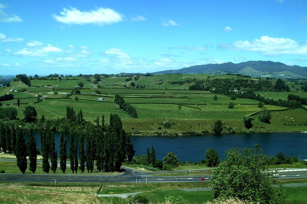 Lake Karapiro Lodge Tirau Exterior photo