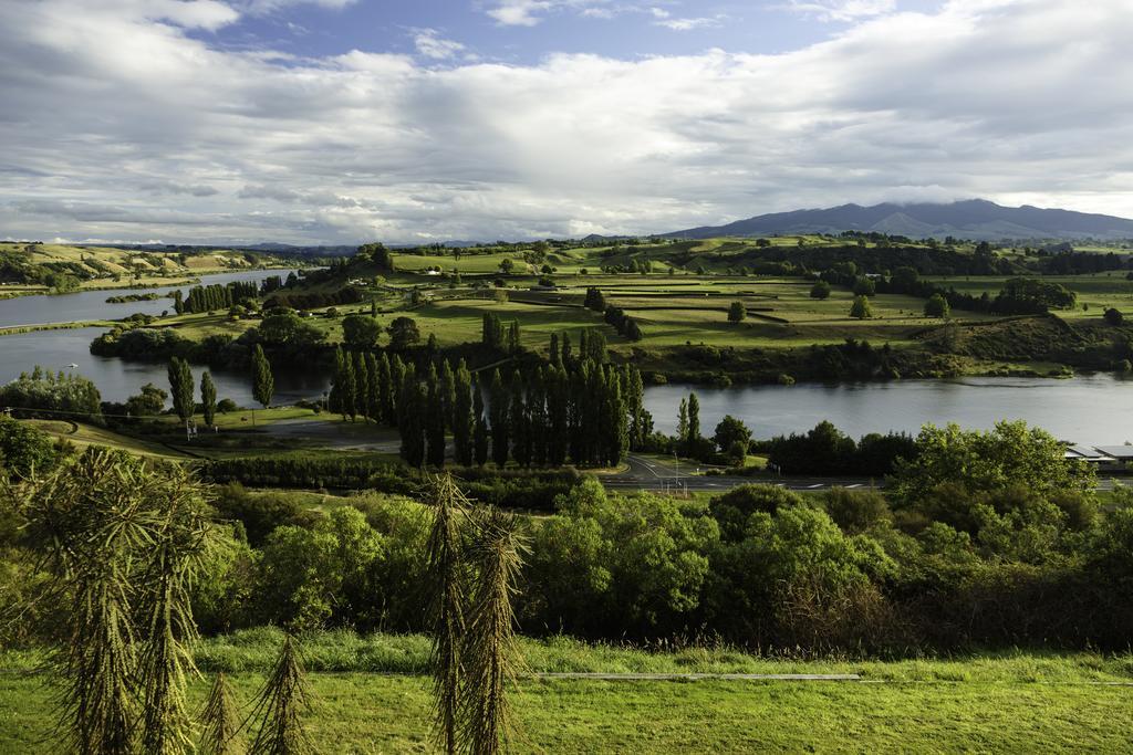 Lake Karapiro Lodge Tirau Exterior photo