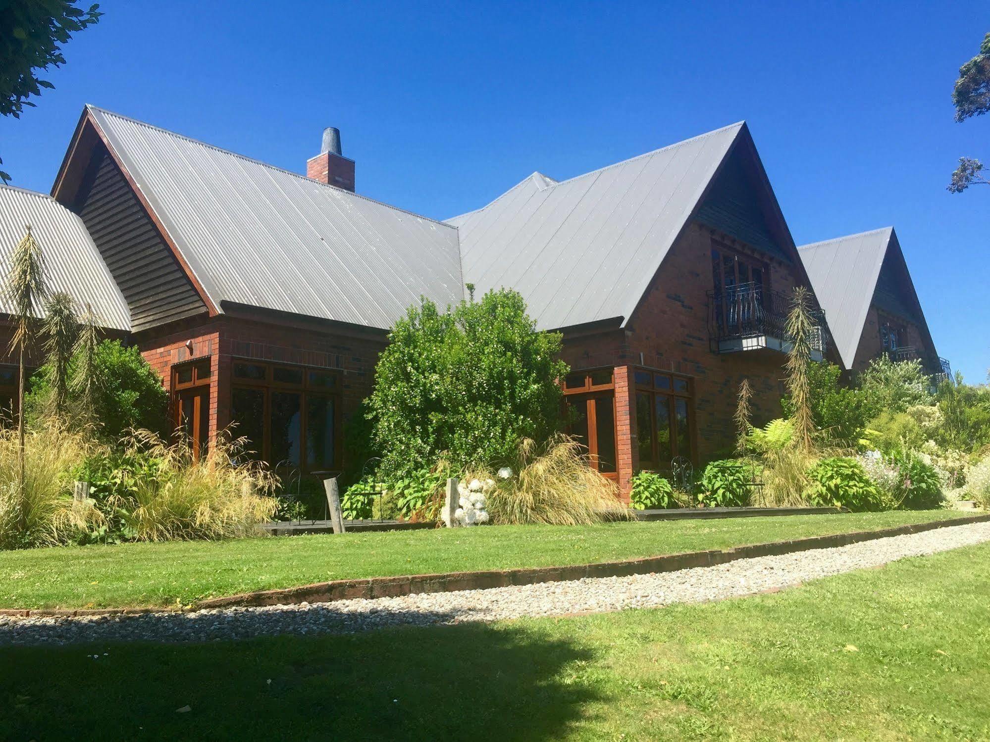 Lake Karapiro Lodge Tirau Exterior photo