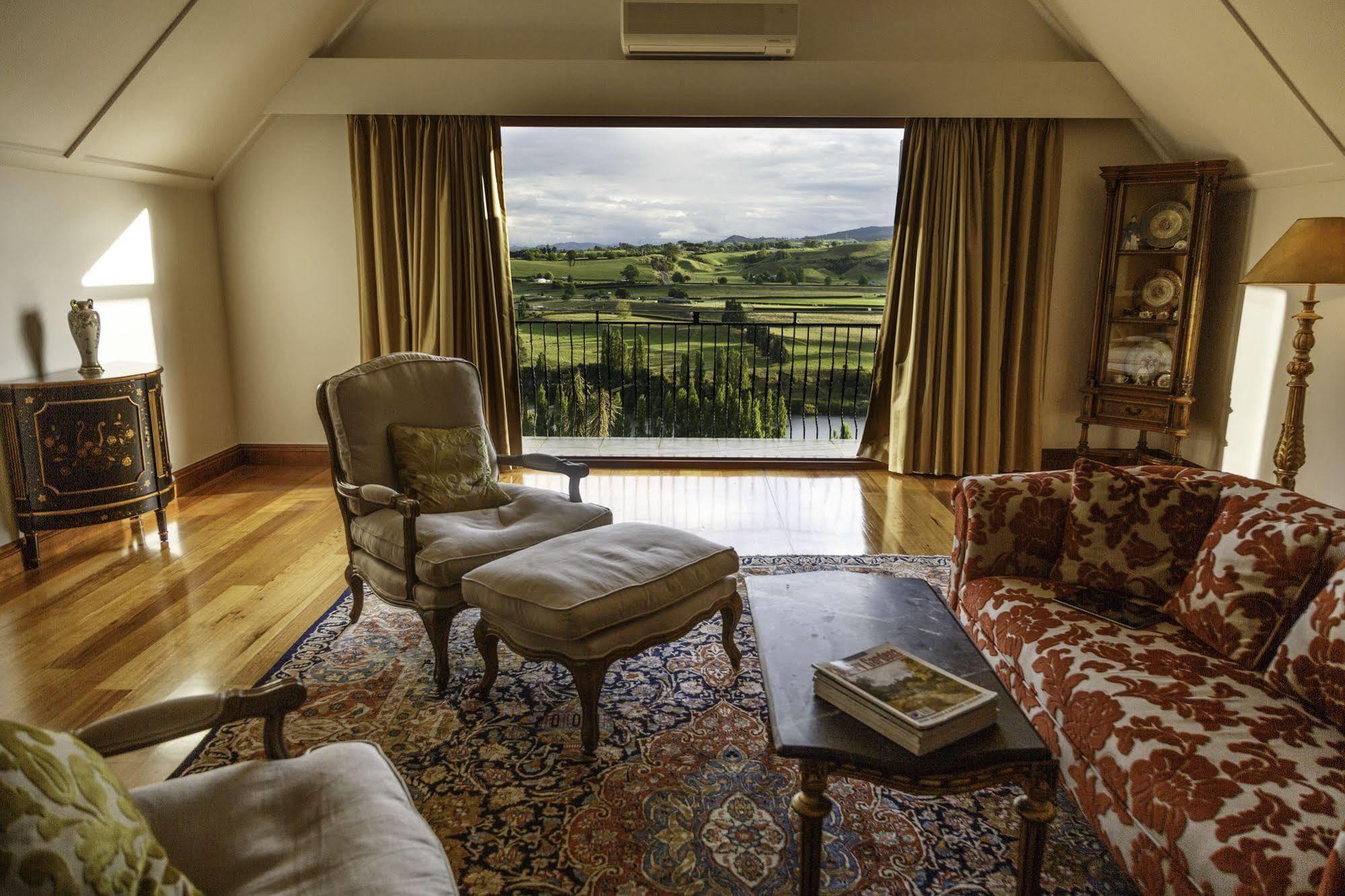 Lake Karapiro Lodge Tirau Exterior photo