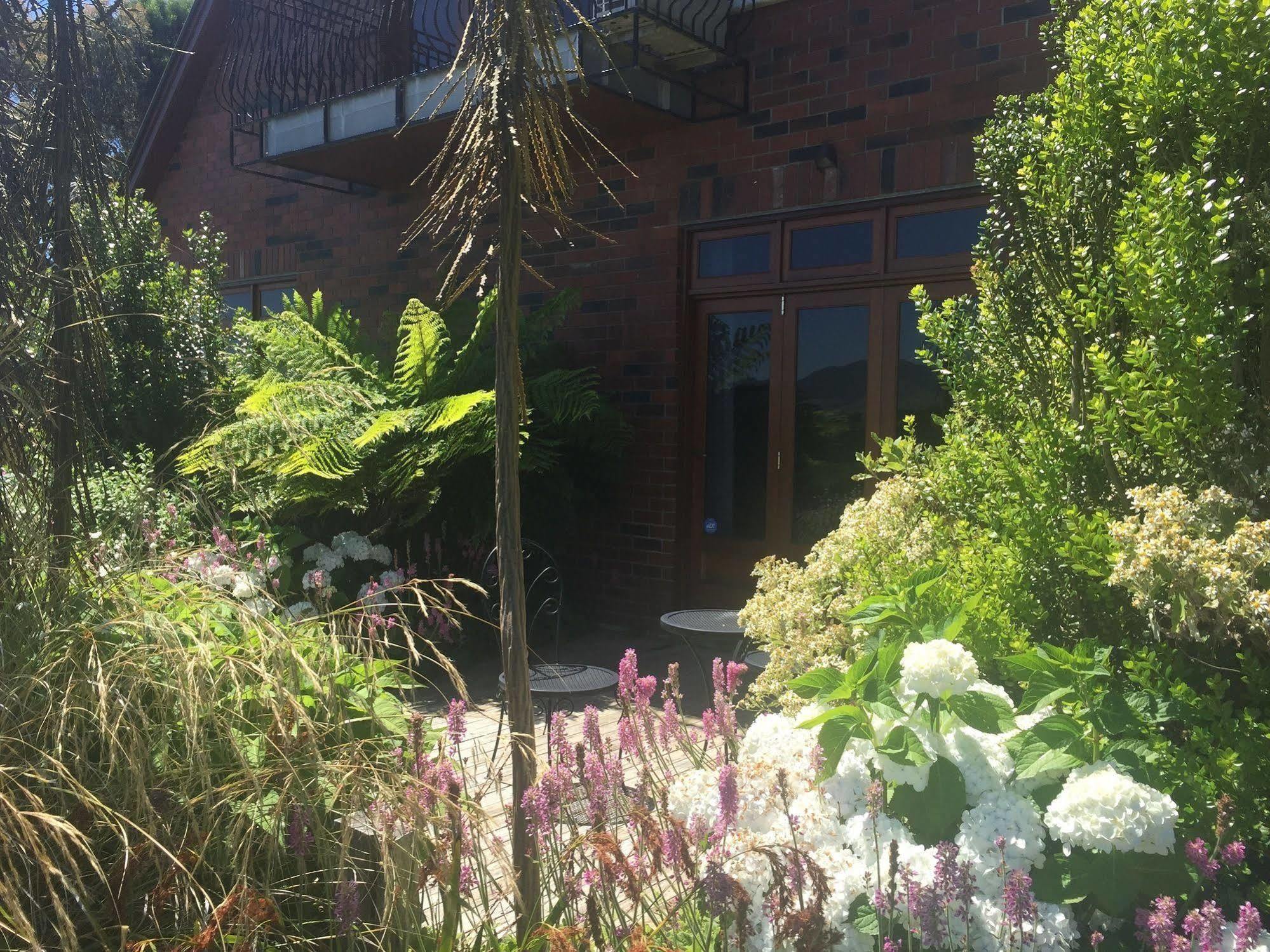 Lake Karapiro Lodge Tirau Exterior photo